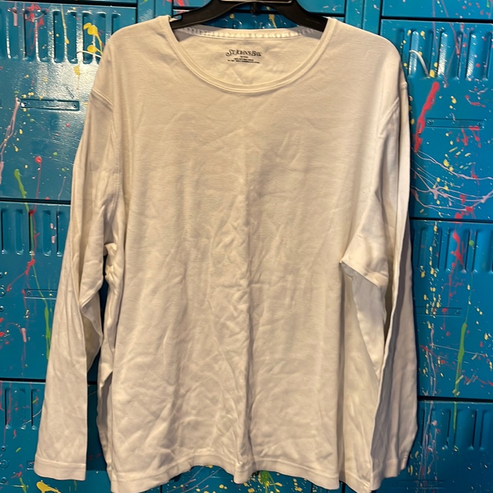 St. John’s bay white shirt. T126